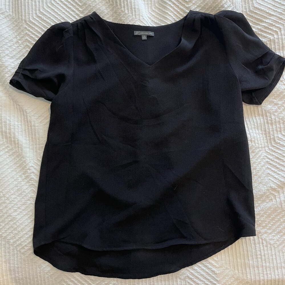 ADRIANNA PAPELL Solid V-Neck Ruched Sleeve Pebble Crepe Top Black Size M